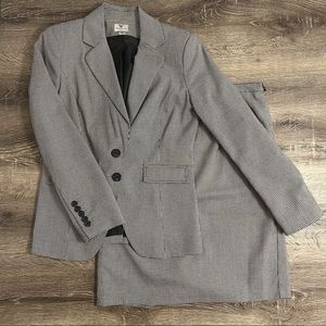 Womens Black & White Gray Business Work Suit: Jacket & Skirt